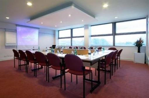 фото отеля St Giles Hotel Feltham Heathrow London