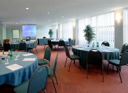 фото отеля St Giles Hotel Feltham Heathrow London