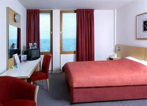 фото отеля St Giles Hotel Feltham Heathrow London