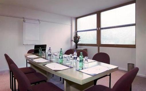 фото отеля St Giles Hotel Feltham Heathrow London