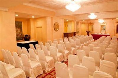 фото отеля Ambassador Hotel Mumbai
