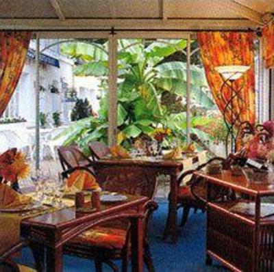 фото отеля Le Pont Neuf Hotel Le Veurdre