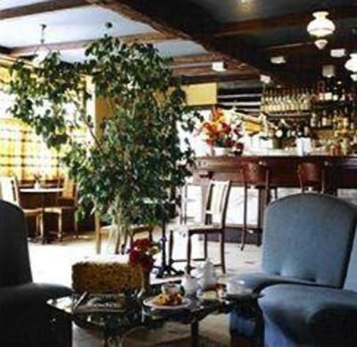 фото отеля Le Pont Neuf Hotel Le Veurdre