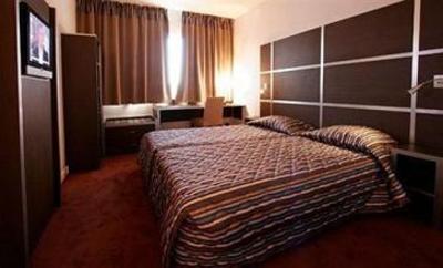 фото отеля Kyriad Opera Hotel Massy