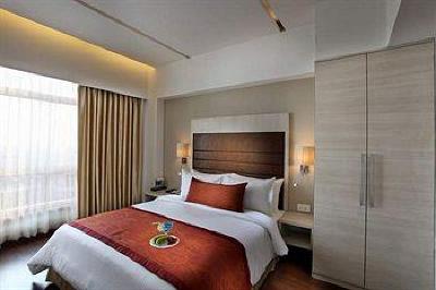 фото отеля Mahagun Sarovar Portico
