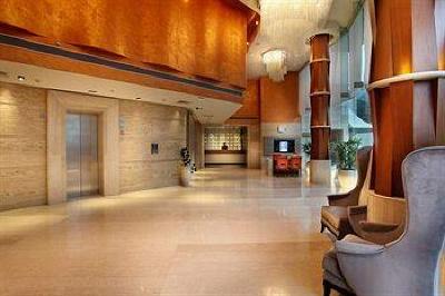 фото отеля Mahagun Sarovar Portico