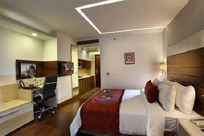фото отеля Mahagun Sarovar Portico