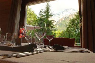 фото отеля Hotel Les Campanules Les Houches