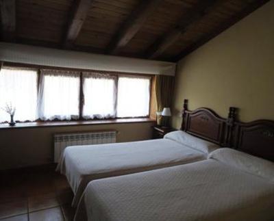 фото отеля Hostal Revinuesa