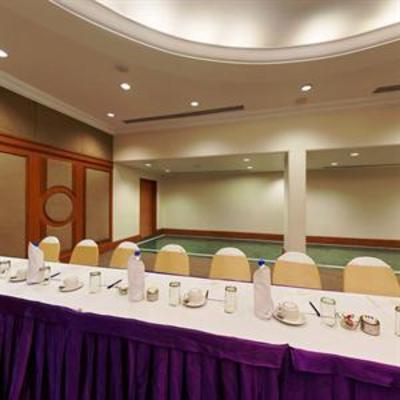 фото отеля Hotel Express Residency Jamnagar