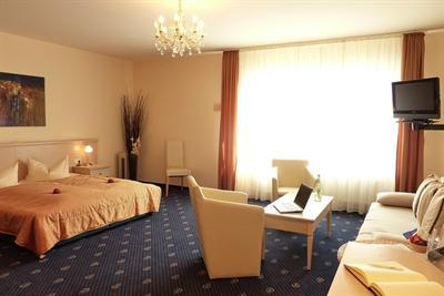 фото отеля Stadthotel Gersthofen