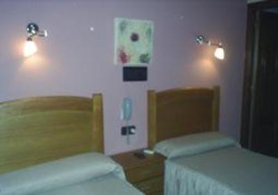 фото отеля Hostal Plaza Torreperogil