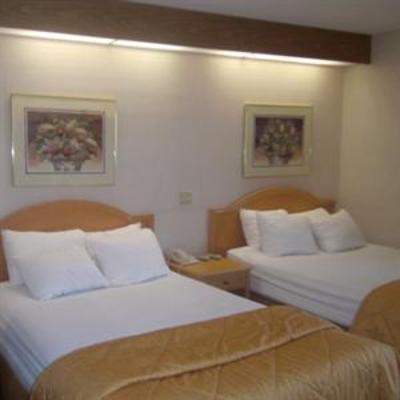 фото отеля Pleasant Stay Inn & Suites