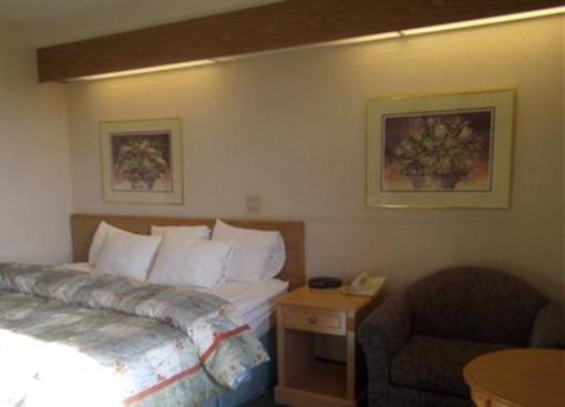 фото отеля Pleasant Stay Inn & Suites