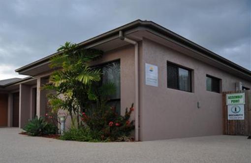 фото отеля Abbot Point Accommodation - Wingum Links Apartments