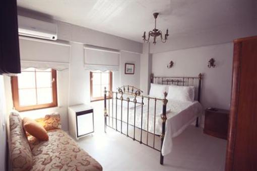 фото отеля Iola Hotel