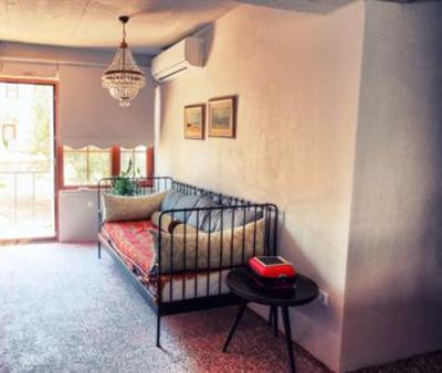 фото отеля Iola Hotel