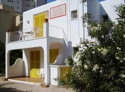 фото отеля Hostal Amistad Calvia