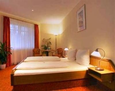 фото отеля Hotel-Restaurant Seegarten Barmstedt
