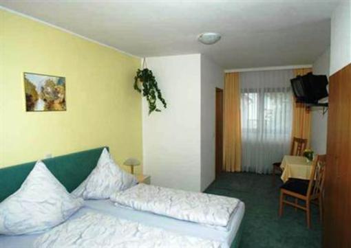 фото отеля Hotel Bergischer Hof Overath