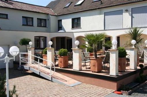 фото отеля Hotel Bergischer Hof Overath