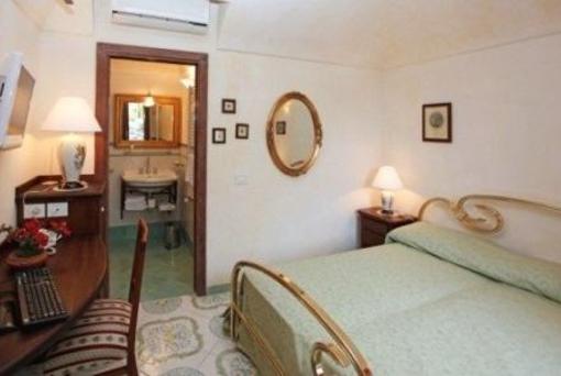 фото отеля L'Antico Borgo Dei Limoni Bed & Breakfast Amalfi