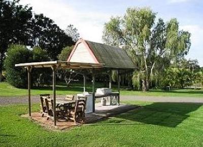 фото отеля Beerwah Glasshouse Mountains Motel