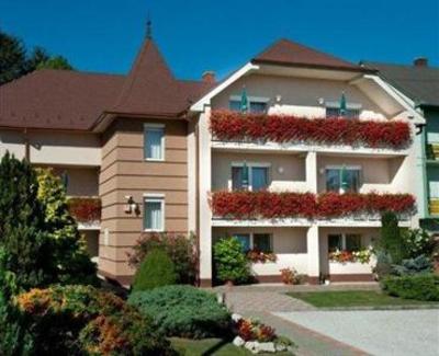 фото отеля Klara Villa Apartman