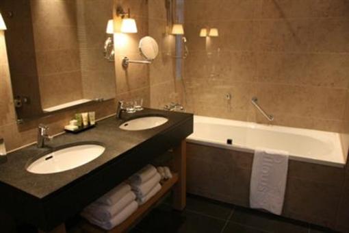 фото отеля Sandton Hotel Pillows