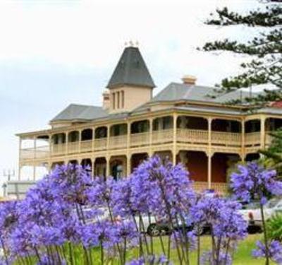 фото отеля Grand Pacific Apartments Lorne