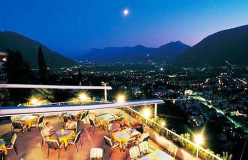фото отеля Hotel Bellevue Tirolo