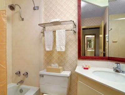 фото отеля Ramada Plaza Hotel Memphis Airport East