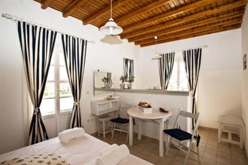 фото отеля Gryparis' Club Apartments
