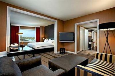 фото отеля Sheraton Amsterdam Airport Hotel and Conference Center