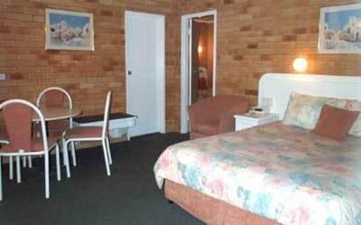 фото отеля Cousins Motor Inn