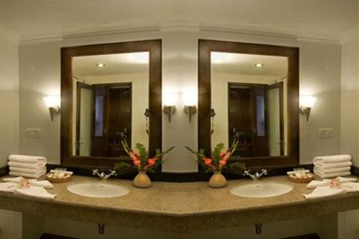 фото отеля Udai Vilas Palace