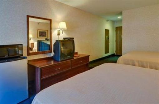 фото отеля Best Western Plaza Hotel Saugatuck