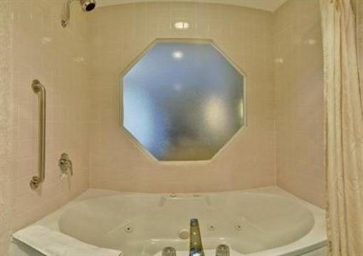 фото отеля Best Western Plaza Hotel Saugatuck