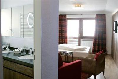 фото отеля Hotel Goldener Berg