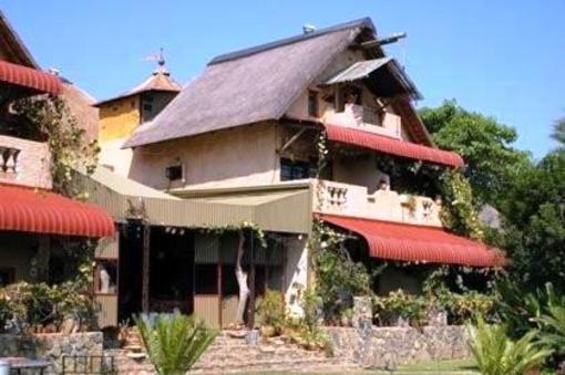 фото отеля River House Lodge