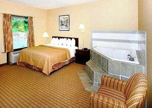 фото отеля Quality Inn Tanglewood