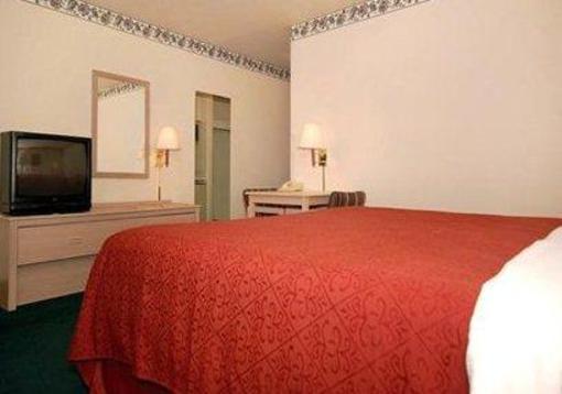 фото отеля Rodeway Inn - Loveland