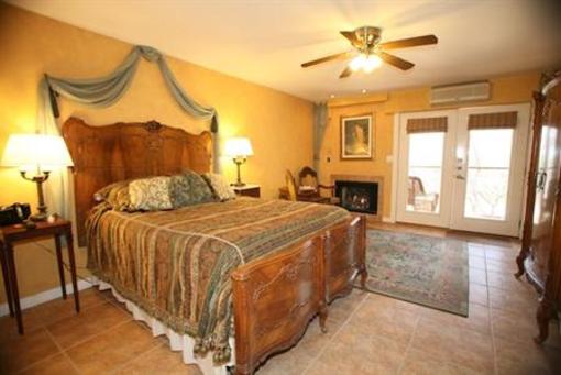 фото отеля Creekhaven Inn