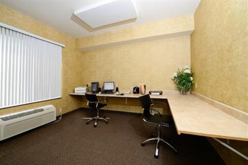фото отеля BEST WESTERN Penn-Ohio Inn & Suites