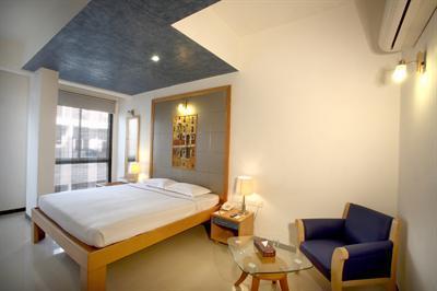 фото отеля Isis Suites Hotel Bangalore