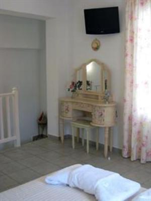 фото отеля Pension Flora Rooms and Suites