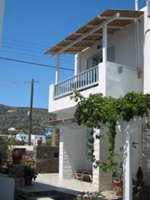 фото отеля Pension Flora Rooms and Suites