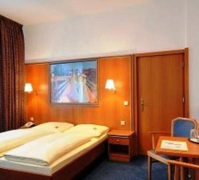 фото отеля Hotel Und Rasthof Avus Berlin