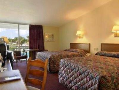 фото отеля Howard Johnson Inn Downtown Vero Beach