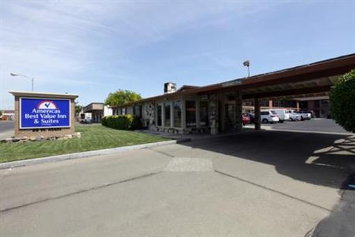 фото отеля Americas Best Value Inn & Suites Woodland
